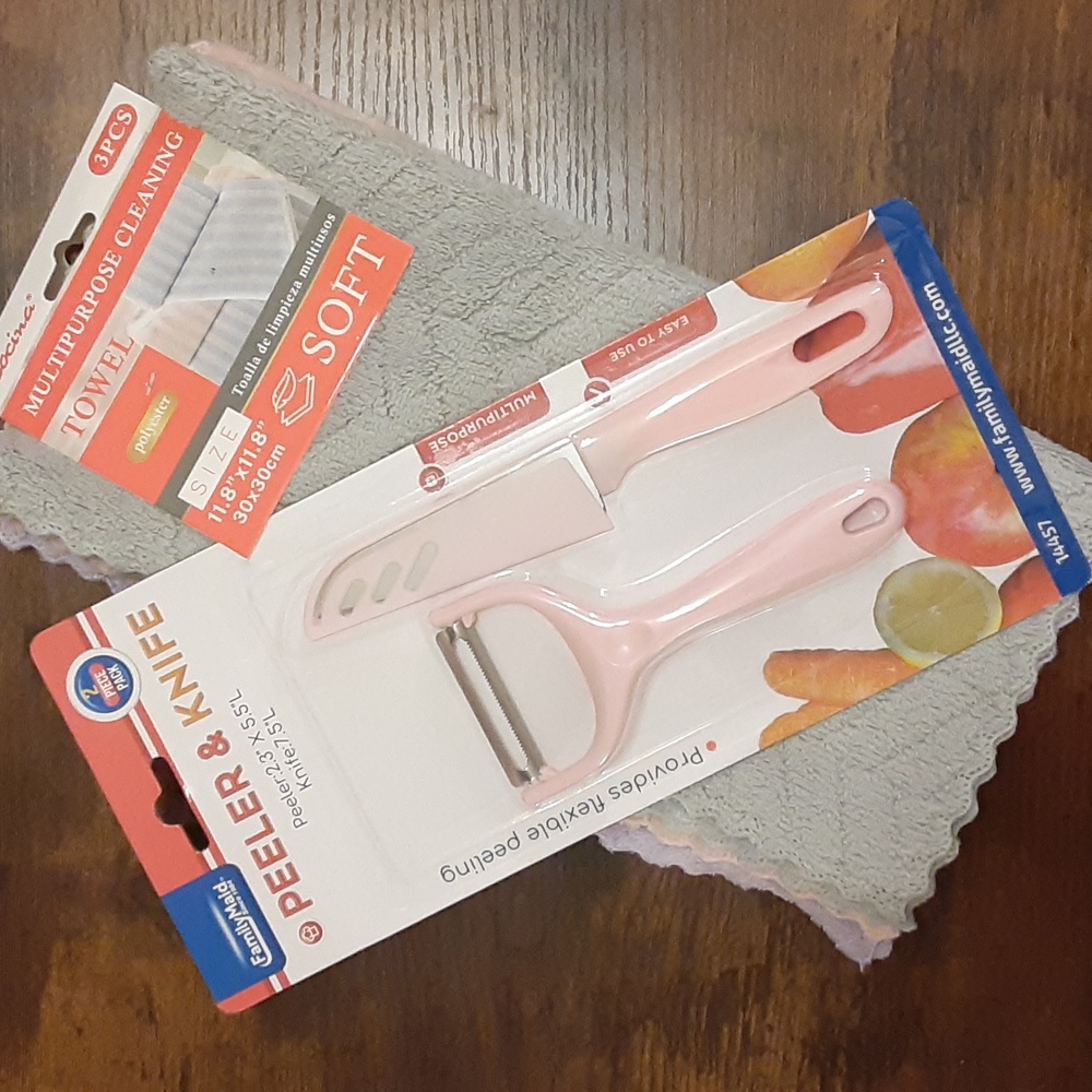 Bundle of a Spoon Rest, Placemats, a Peeler and a Knife, and towels - Picture 3 of 15
